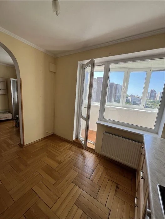 Власник. Продам 3-х кім. з ремонтом. Метро Деміївська 2хв, Д