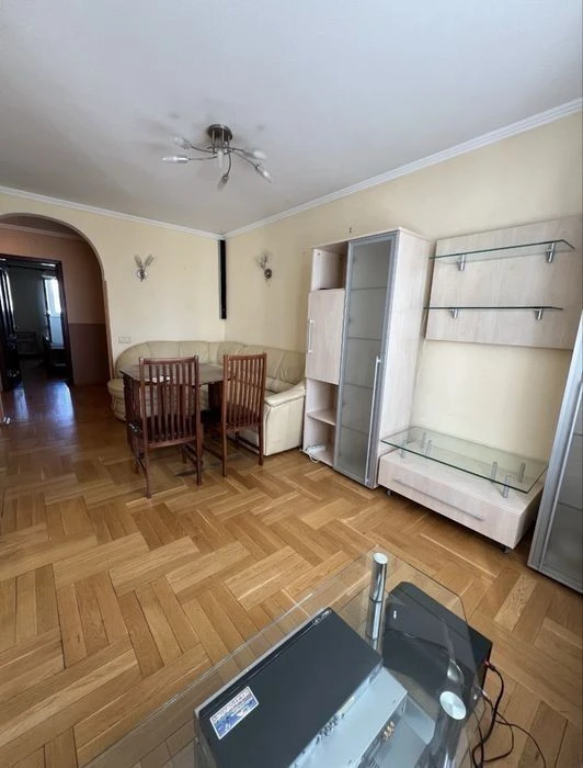 Власник. Продам 3-х кім. з ремонтом. Метро Деміївська 2хв, Д