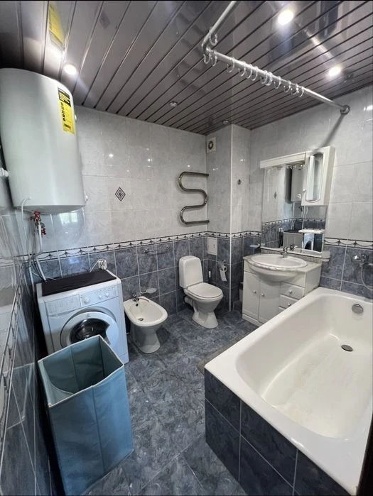 Власник. Продам 3-х кім. з ремонтом. Метро Деміївська 2хв, Д