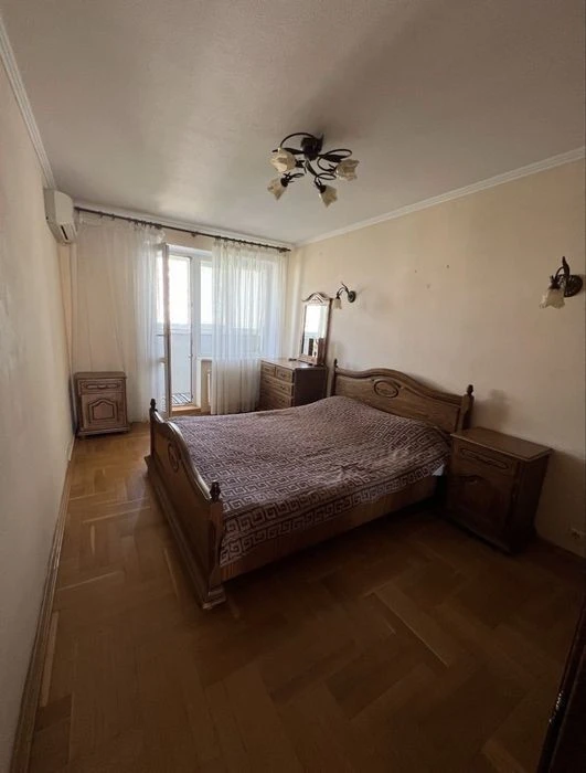 Власник. Продам 3-х кім. з ремонтом. Метро Деміївська 2хв, Д