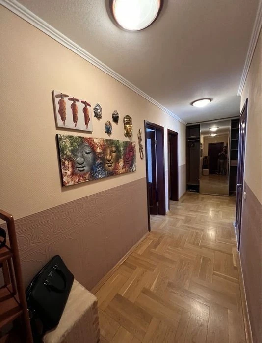Власник. Продам 3-х кім. з ремонтом. Метро Деміївська 2хв, Д