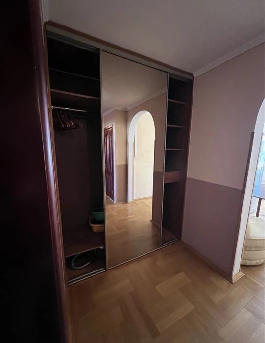 Власник. Продам 3-х кім. з ремонтом. Метро Деміївська 2хв, Д