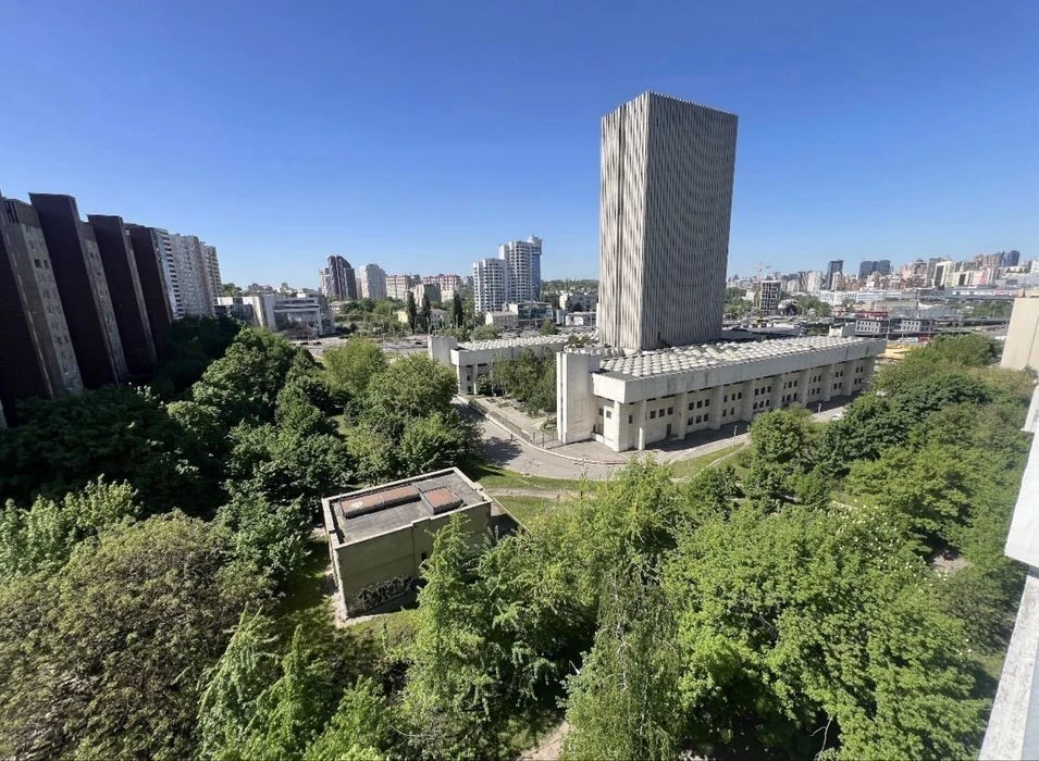 Власник. Продам 3-х кім. з ремонтом. Метро Деміївська 2хв, Д