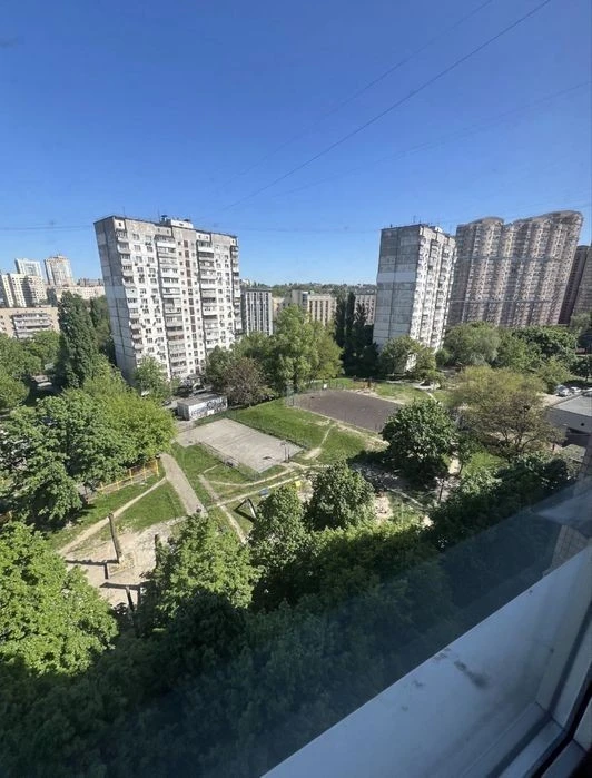 Власник. Продам 3-х кім. з ремонтом. Метро Деміївська 2хв, Д