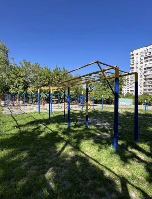 Власник. Продам 3-х кім. з ремонтом. Метро Деміївська 2хв, Д