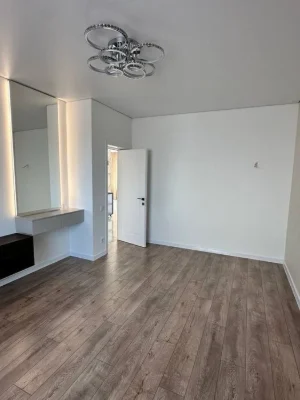 Продам сучасний будинок з дизайнерським ремонтом