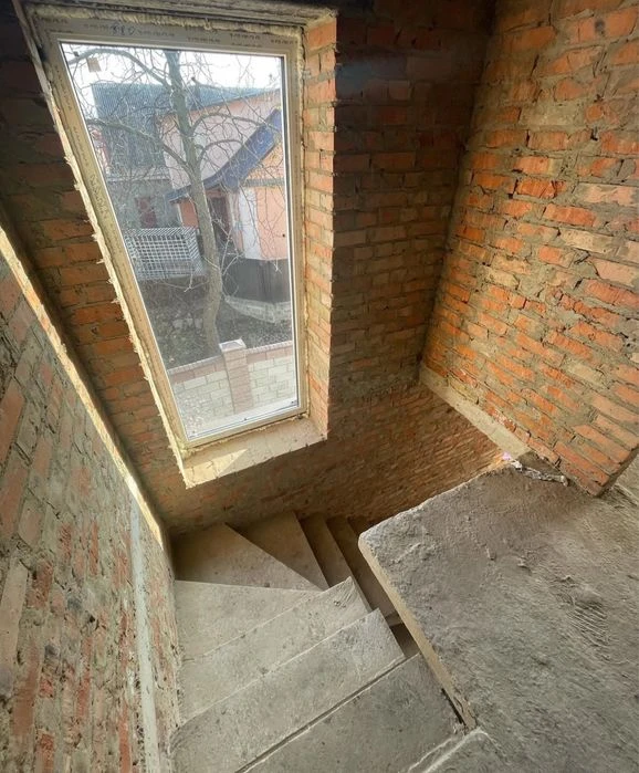 Продам Котедж в місті  !