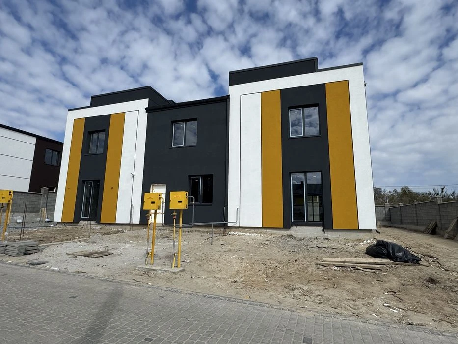 Продам котедж з міськими комунікаціями та газом в р-н Ювілей