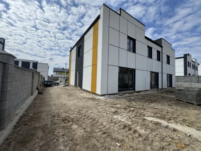 Продам котедж з міськими комунікаціями та газом в р-н Ювілей