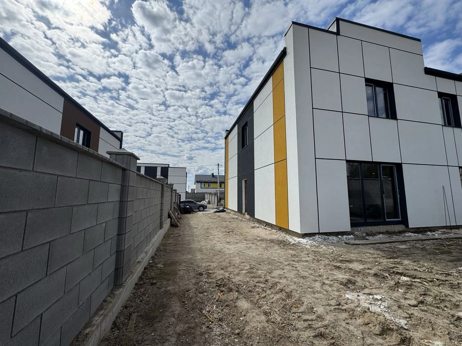 Продам котедж з міськими комунікаціями та газом в р-н Ювілей