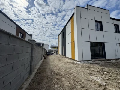 Продам котедж з міськими комунікаціями та газом в р-н Ювілей