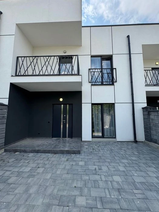 Продам котедж 90 м.кВ на Щасливому. розміщений на 2,5 сот пр