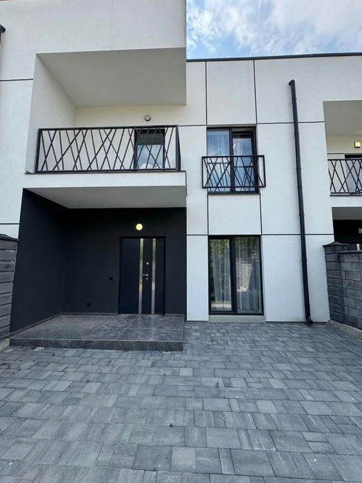 Продам котедж 90 м.кВ на Щасливому. розміщений на 2,5 сот пр