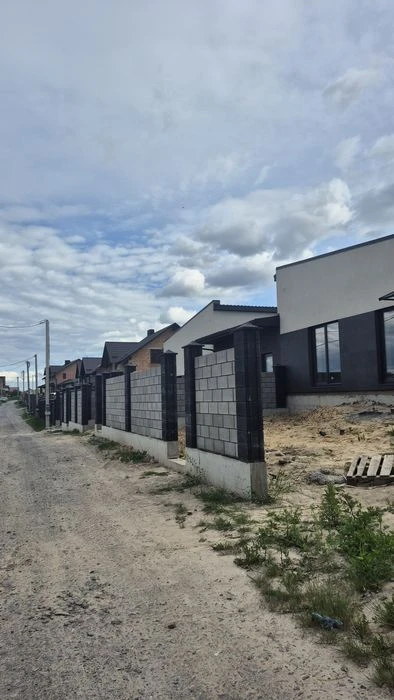 Продам класний котедж з внутрішніми роботами!
