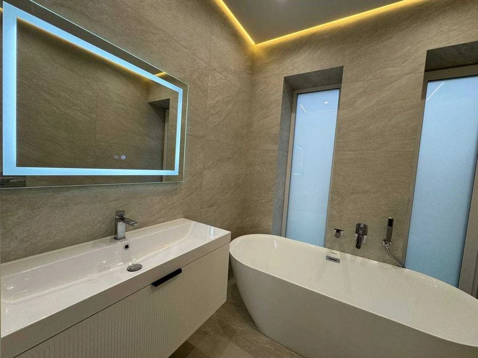 Котедж з ремонтом , 100 кВ.м. Центральні мережі , газове опа