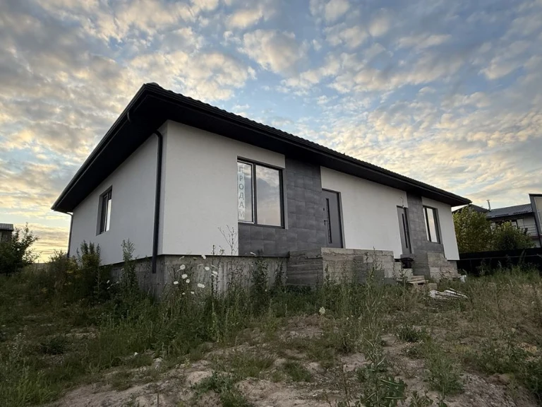 Терміново продам котедж масив.Київський.