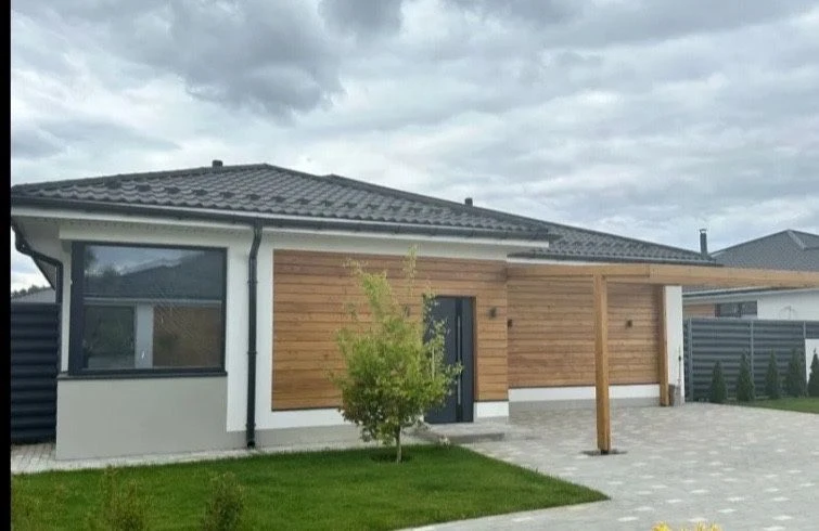 Продам будинок .  Американка  . Басів кут . м. Рівне