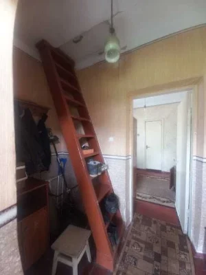 Продам Будинок ,3  кімнати .   Р-н 4 школи.