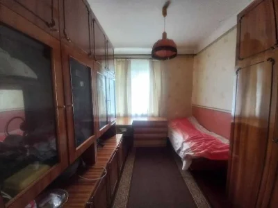 Продам Будинок ,3  кімнати .   Р-н 4 школи.