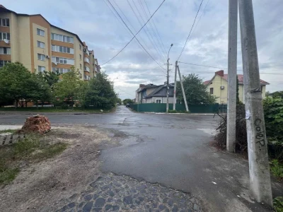 Продаж частини будинка під реконструкцію