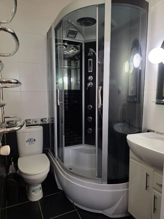 Частина будинку в місті !