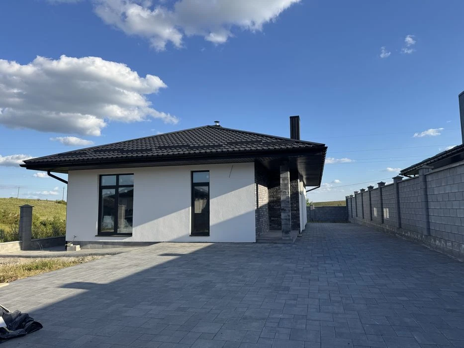 Продам окремий будинок з усіма чистовими роботами та ділянко