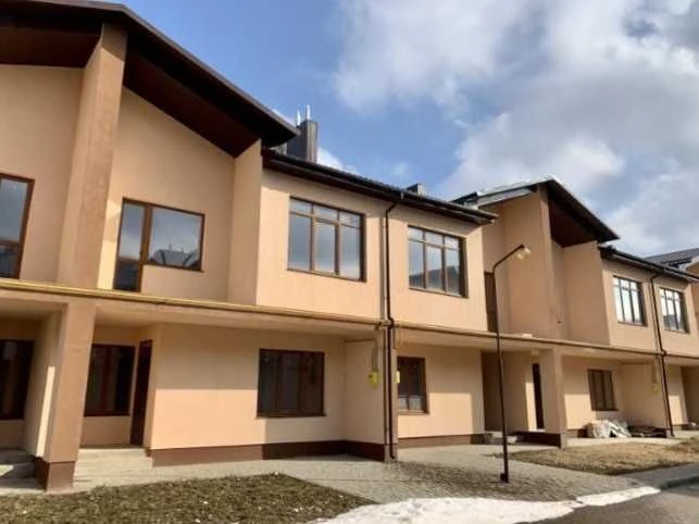 Продам двоповерховий  котедж з міськими комунікаціями в прес