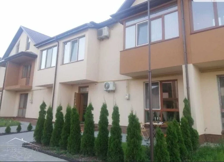 Продам двоповерховий  котедж з міськими комунікаціями в прес