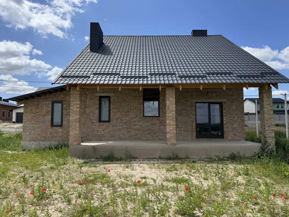 Продам будинок з гаражем на ділянці 5 сот