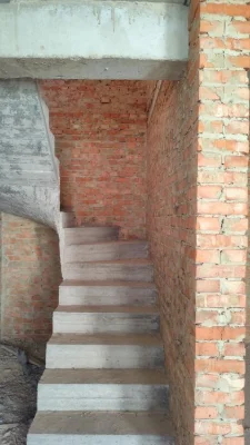 Продам просторий котедж з комунікаціями
