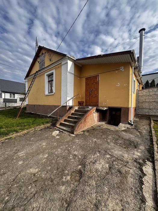Продаж частини будинку
