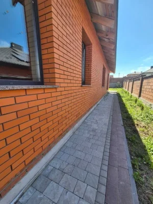 Продаж сучасного будинку з гаражем та ділянкою 7 сот