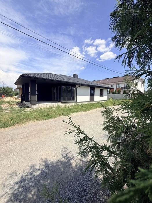 Продається 3-кімнатний будинок біля Зоопарку ,5 соток, всі к