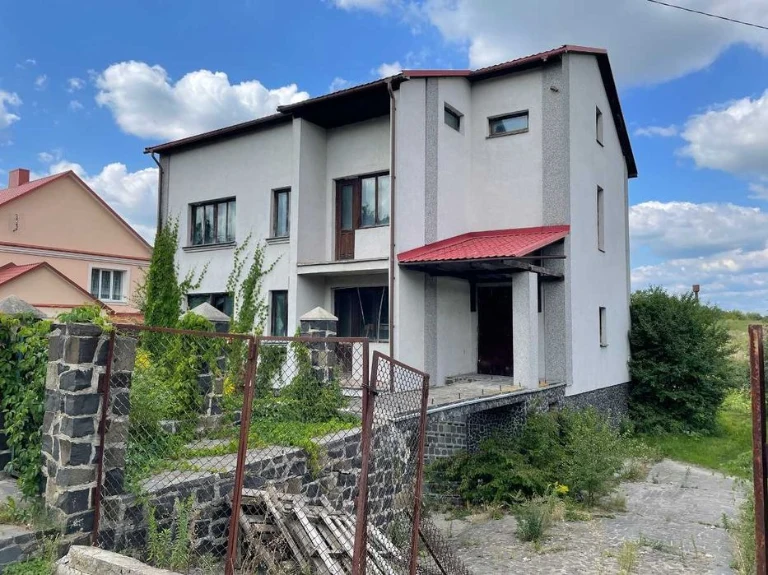 м. Рівне, вул. Полунична, 62