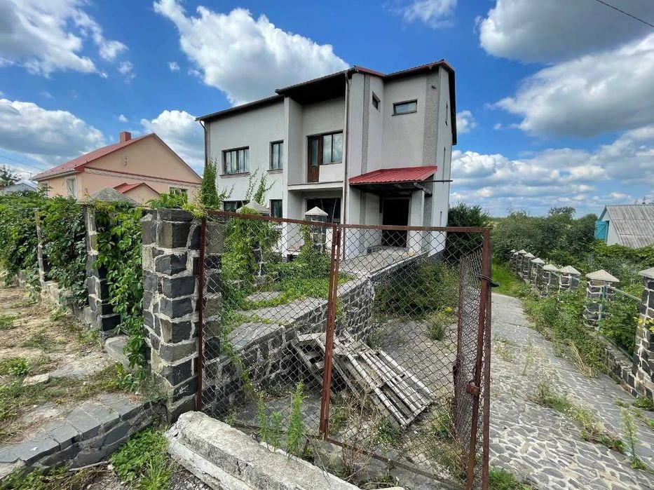 м. Рівне, вул. Полунична, 62