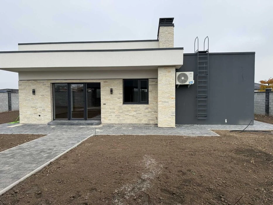 Продаж сучасного будинку з ремонтом і всіма комунікаціями