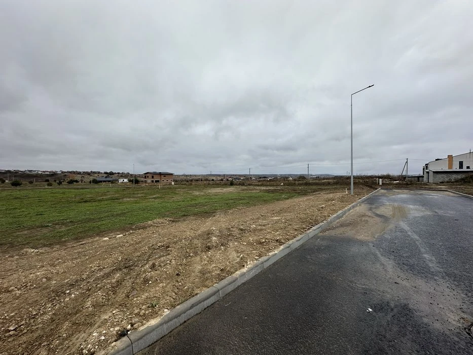 Продам земельну ділянку  . Щасливе