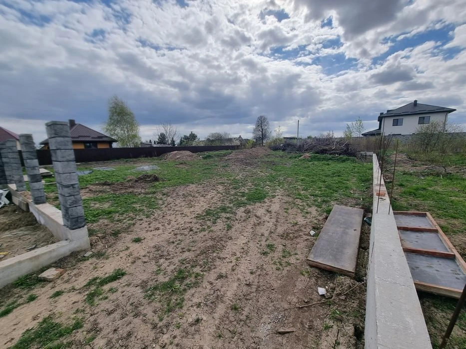 Продам земельну ділянку в Тиному забудована вулиця
