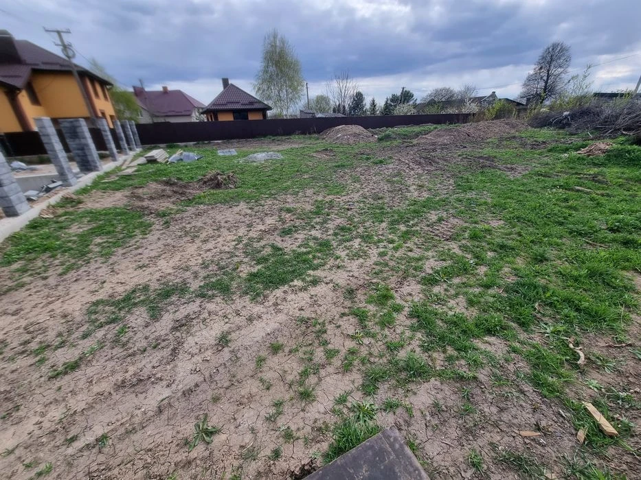 Продам земельну ділянку в Тиному забудована вулиця