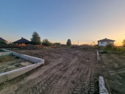 Продам земельну ділянку в Тиному забудована вулиця