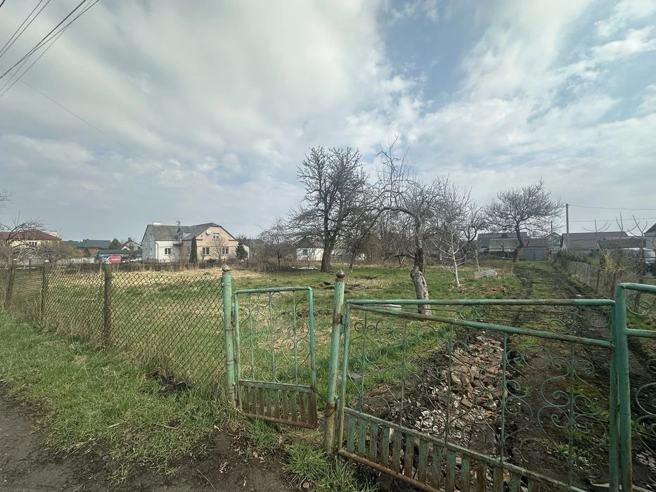 Продам ділянку під будівництво . м. Рівне Басів кут