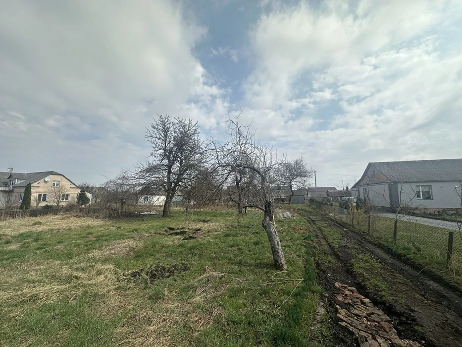 Продам ділянку під будівництво . м. Рівне Басів кут