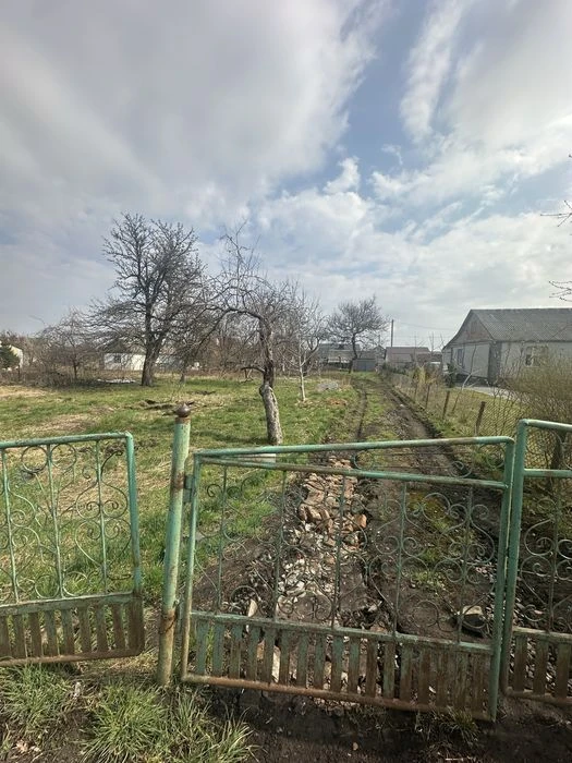 Продам ділянку під будівництво . м. Рівне Басів кут