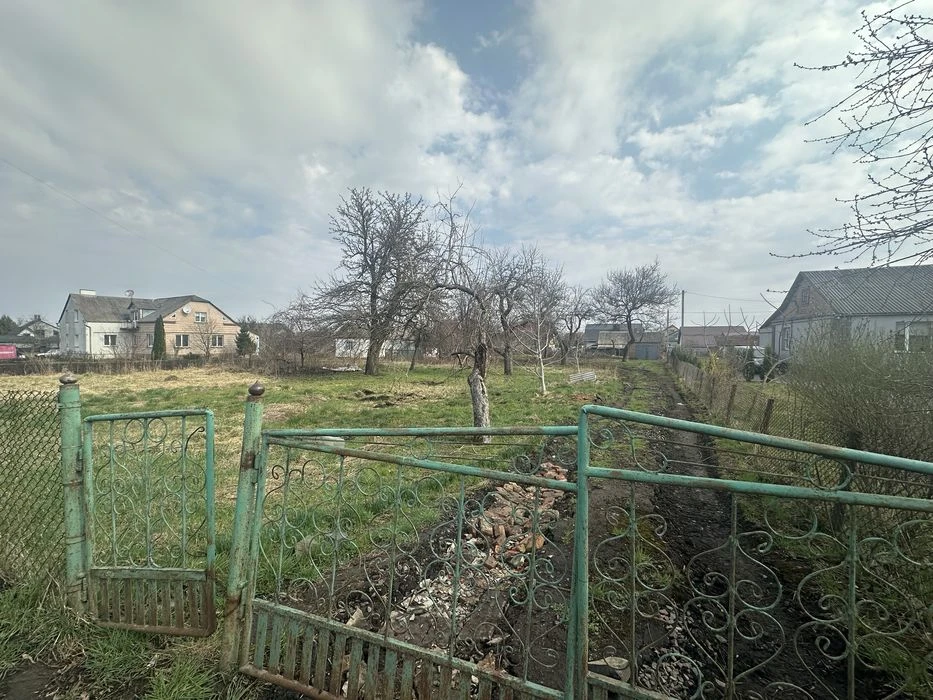 Продам ділянку під будівництво . м. Рівне Басів кут