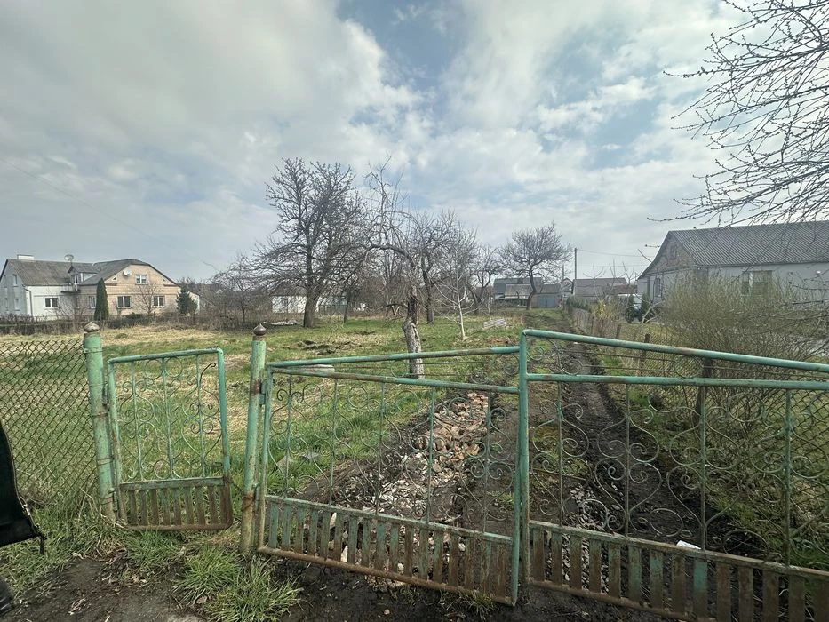 Продам ділянку під будівництво . м. Рівне Басів кут