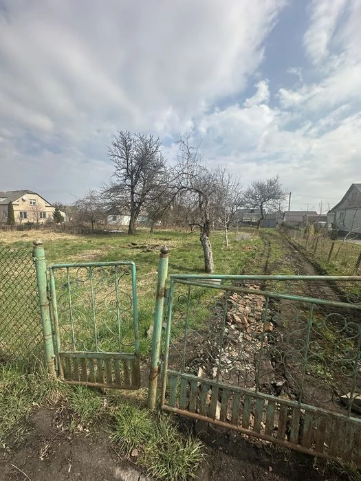 Продам ділянку під будівництво . м. Рівне Басів кут