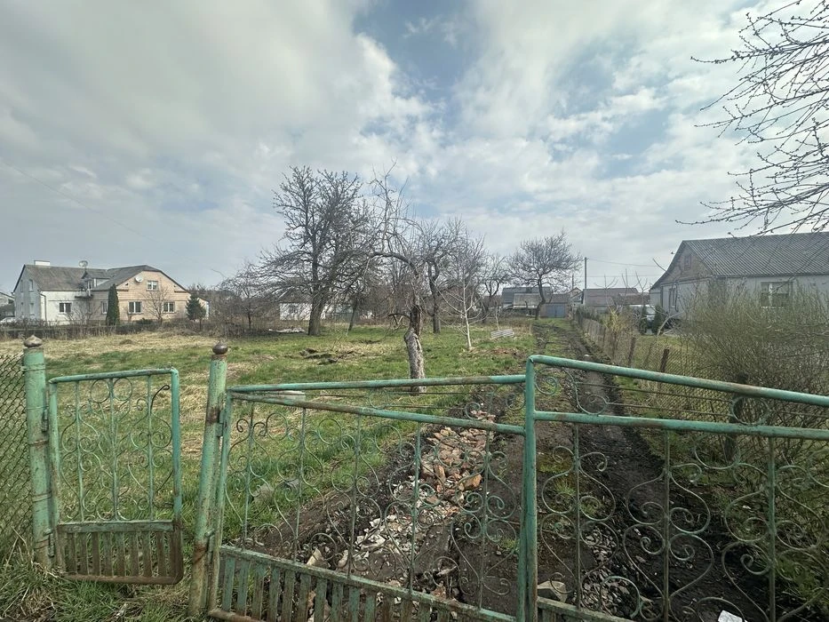 Продам ділянку під будівництво . м. Рівне Басів кут