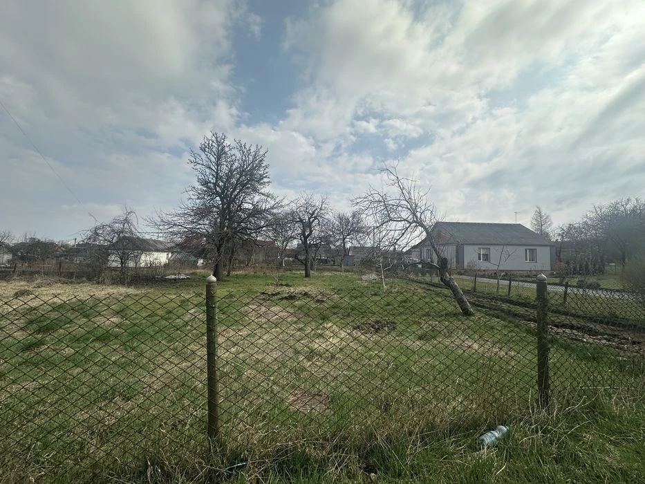 Продам ділянку під будівництво . м. Рівне Басів кут