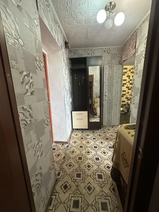 Продаю 1кв в Заводському районі з автономним опаленням
