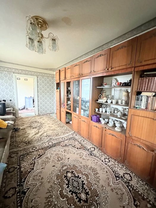Продаю 3кв на 6-Слобідській